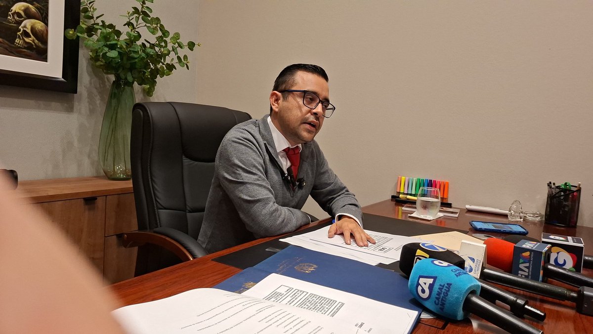 La Comisión de Legislación del Congreso emitió dictamen desfavorable a tres iniciativas por considerarlas inconstitucionales y sin sustento técnico. Se trata de la  iniciativa 6428, la 6595y la 6624 del Ejecutivo sobre una nueva Secretaría de Integridad Administrativa.