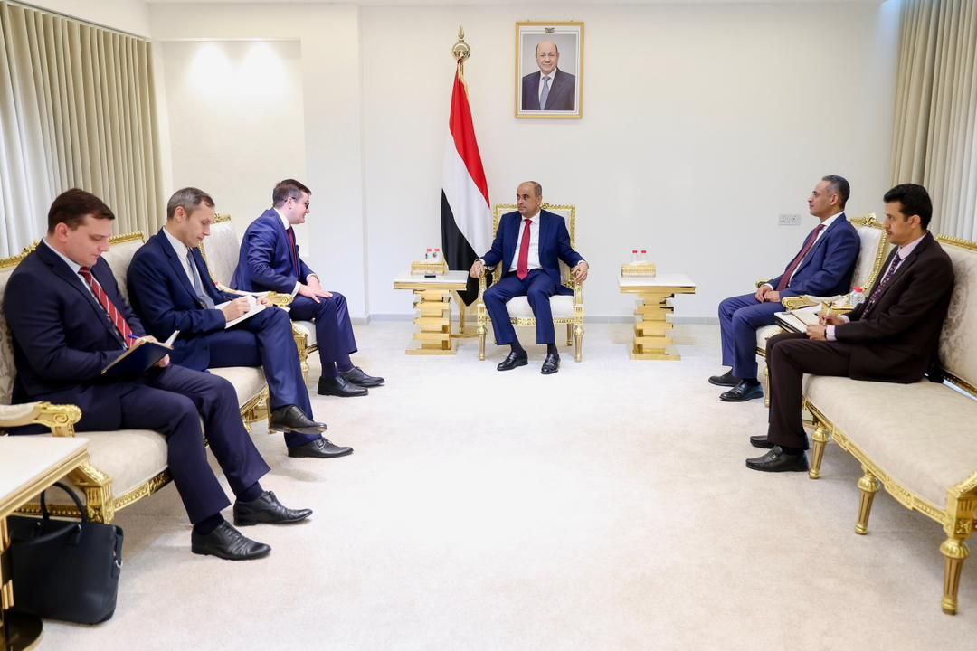 RussianEmbYemen's tweet image. 27 نوفمبر 2025 في قصر المعاشيق في عدن استقبل رئيس مجلس الوزراء، وزير المالية للجمهورية اليمنية الأستاذ سالم صالح بن بريك سفير روسيا الاتحادية لدى الجمهورية اليمنية د.يفغيني كودروف.

وناقش الطرفان اجندة التعاون الثنائي في عدد من القطاعات بما في ذلك الطاقة والزراعة والثروة السمكية،…
