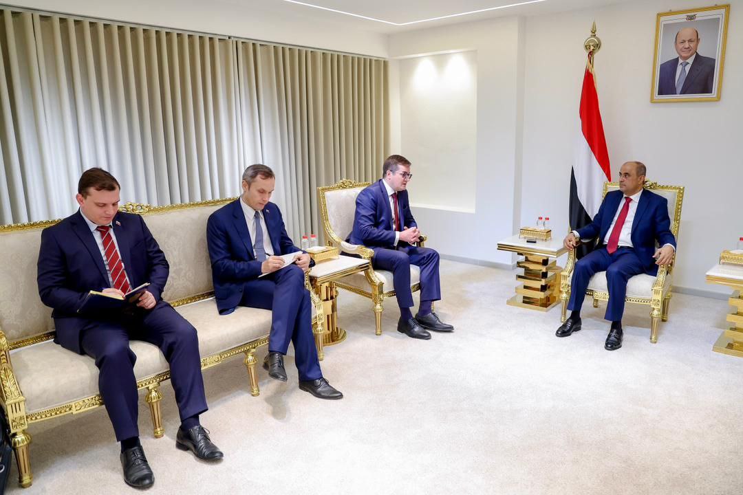 RussianEmbYemen's tweet image. 27 نوفمبر 2025 في قصر المعاشيق في عدن استقبل رئيس مجلس الوزراء، وزير المالية للجمهورية اليمنية الأستاذ سالم صالح بن بريك سفير روسيا الاتحادية لدى الجمهورية اليمنية د.يفغيني كودروف.

وناقش الطرفان اجندة التعاون الثنائي في عدد من القطاعات بما في ذلك الطاقة والزراعة والثروة السمكية،…