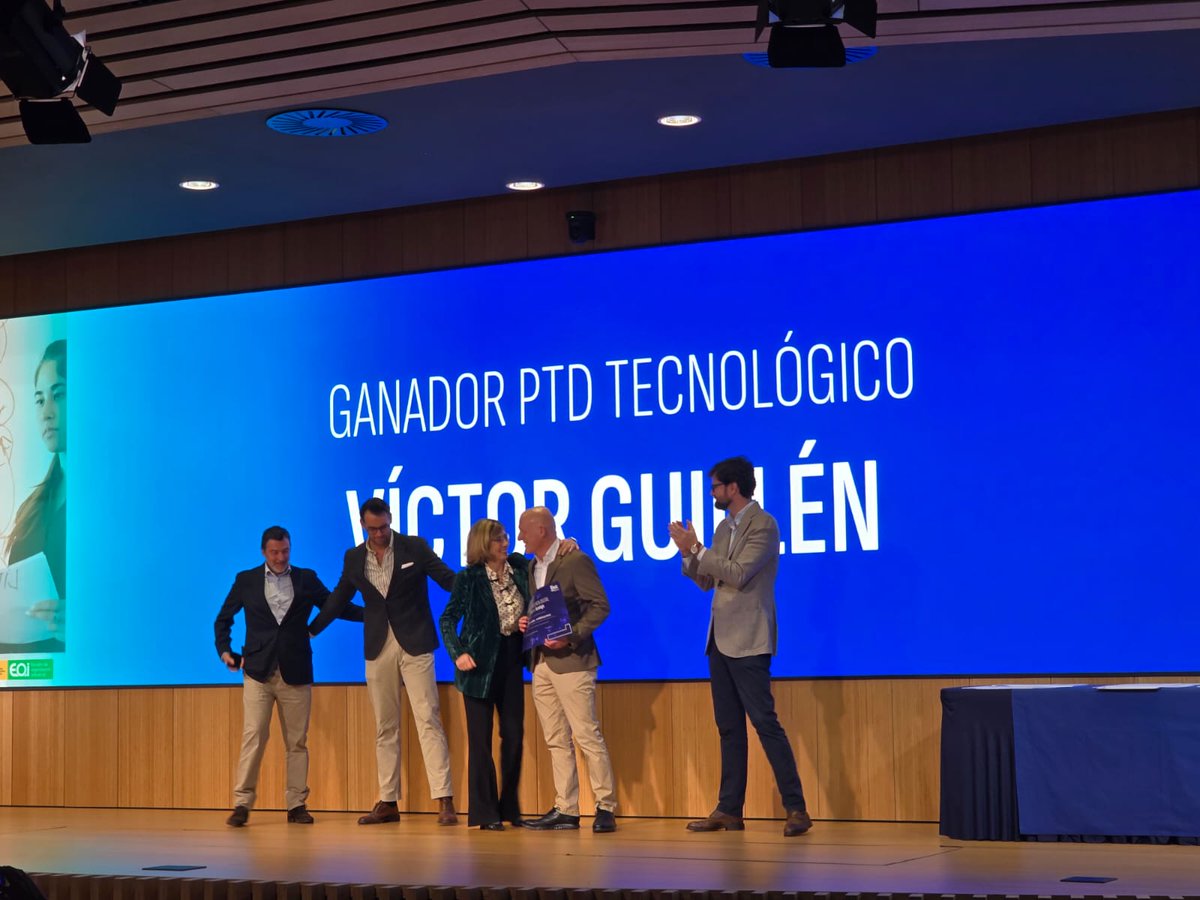 Recogiendo los diplomas del Programa de Transformación Digital de <a href="/ESICMadrid/">ESIC Madrid</a>
Nuestro asociado Víctor Guillén de #GuillénMerca gana el premio de excelencia categoría tecnología 🙌
Enhorabuena por el esfuerzo realizado para transformar las empresas mayoristas en <a href="/mercamadrid_hoy/">Mercamadrid</a>