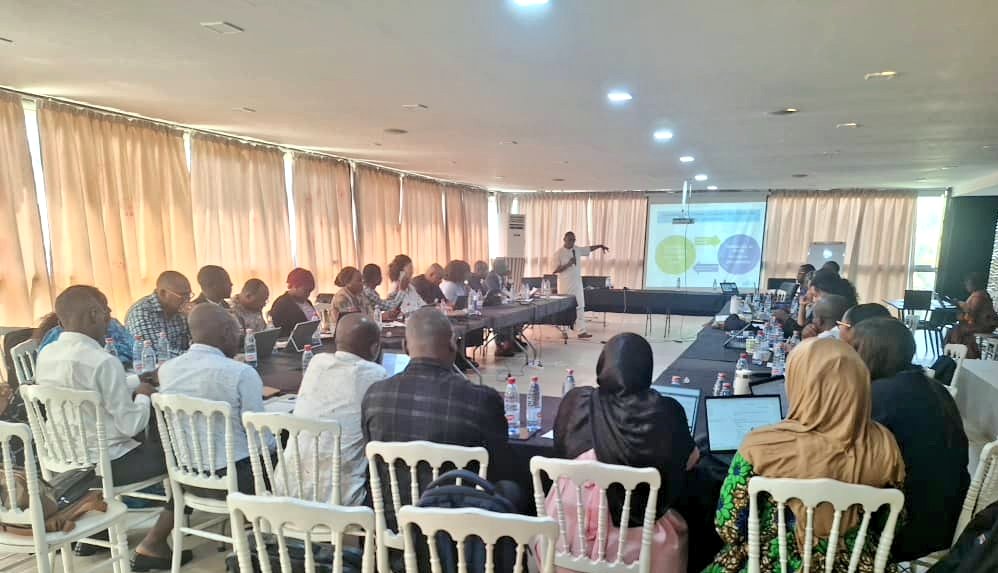 OnuGuinee's tweet image. @OnuGuinee renforce les capacités de son personnel &amp;amp; des cadres du @GouvGN à appliquer l’approche fondée sur les droits humains #HRBA, afin d'accélérer l’atteinte des #ODD et ne laisser personne de côté, grâce à des politiques publiques + inclusives &amp;amp; équitables.#LeaveNoOneBehind