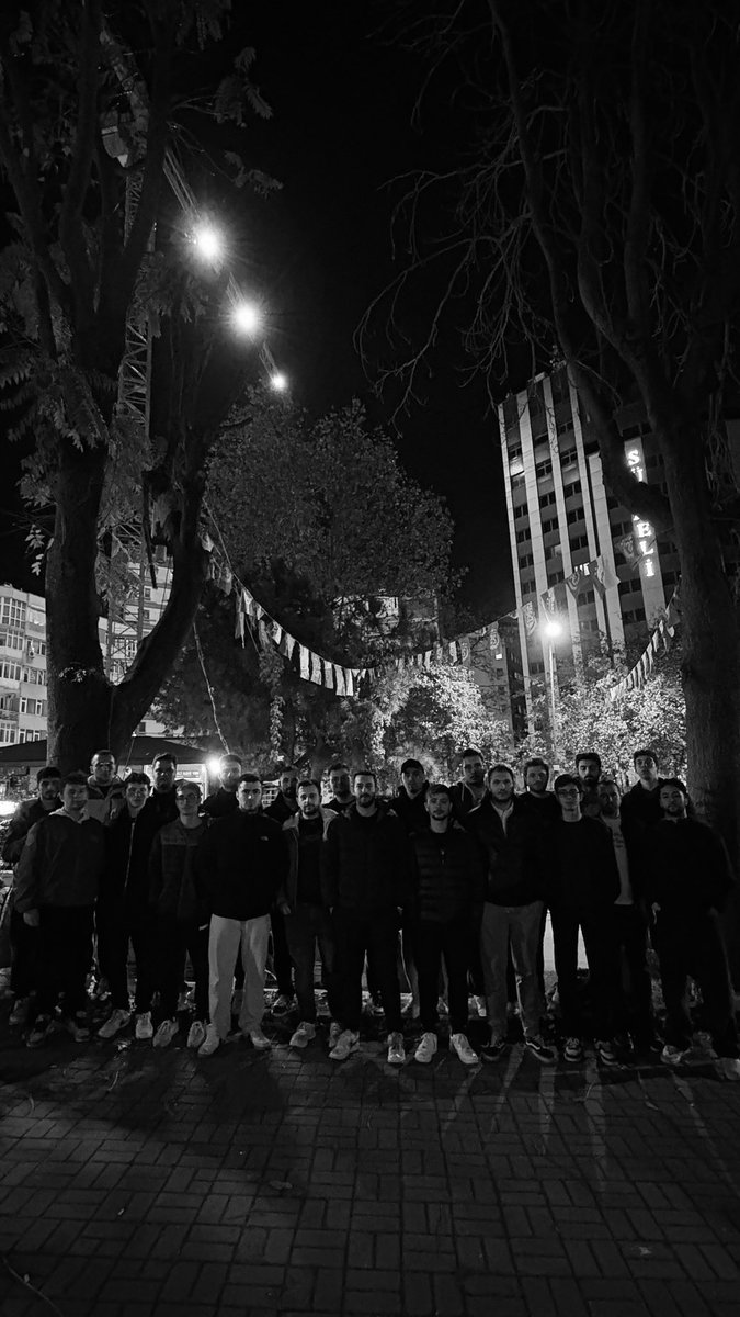 FAZLA NEFRET HAYRANLIK UYANDIRIR 

Kemik kare toplantımızı gerçekleştirdik. 

📍Ali Sami Yen Sokak  

#ultrAslanUNI #uAUNIYTU