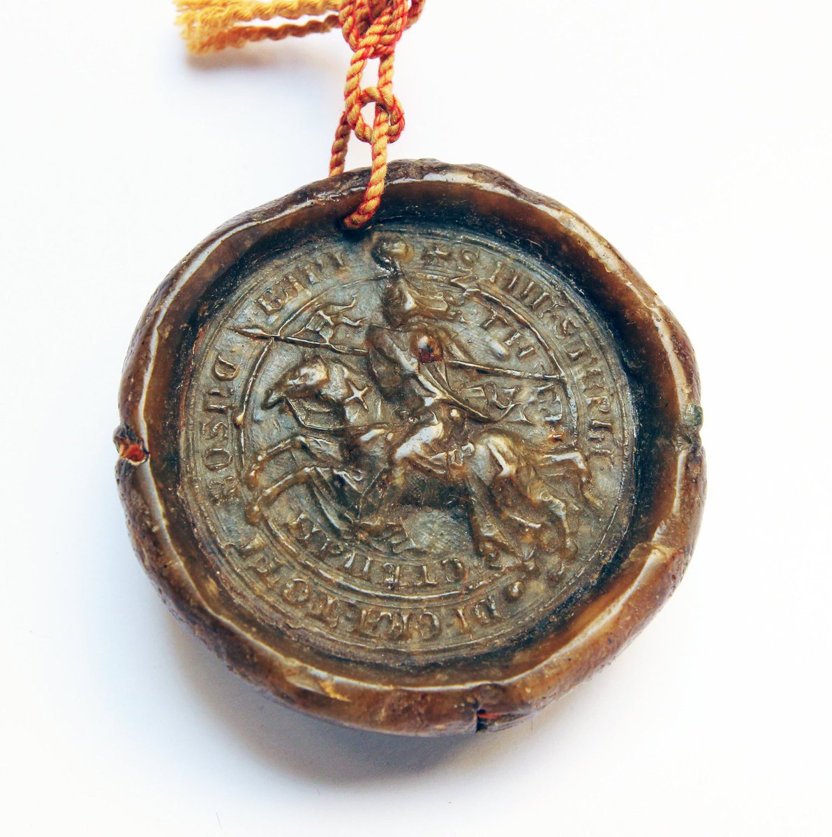 Pečat bosanskog bana Stjepana II (u. 1353), sačuvan na povelji njegovog nasljednika bana Tvrtka Dubrovčanima od 1356, s kružnim latinskim napisom: “Sigillum minus Stephani, Dei Gratia totius Bosne bani”. Pečatu je dodan i ćirilični tekst: “Gospodin ban Stjepan”. Izvornik u DADu.