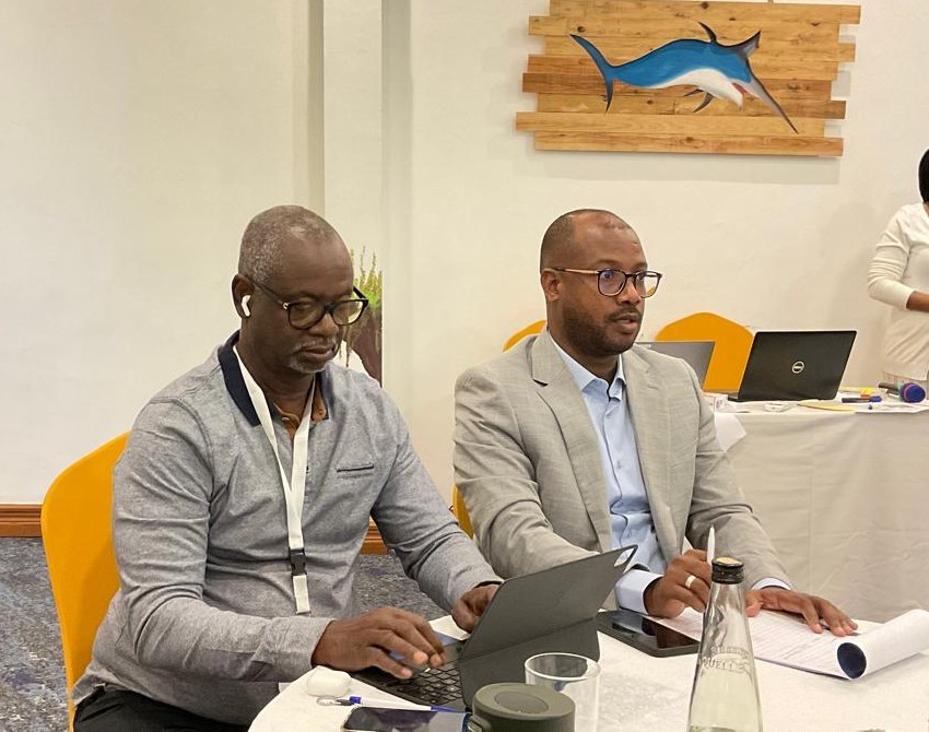 وفد موريتاني من لكصر والسبخة يستعرض خلال منتدى مومباسا للهيدروجين الأخضر تجربة البلدتين في الصمود البيئي وإدارة النفايات، ويعلن عن مخطط مشاريع بيئية مستقبلية.
الخبراء والممولون أبدوا اهتمامهم ودعمهم للتعاون.
#موريتانيا #الاقتصاد_الأخضر #إدارة_النفايات