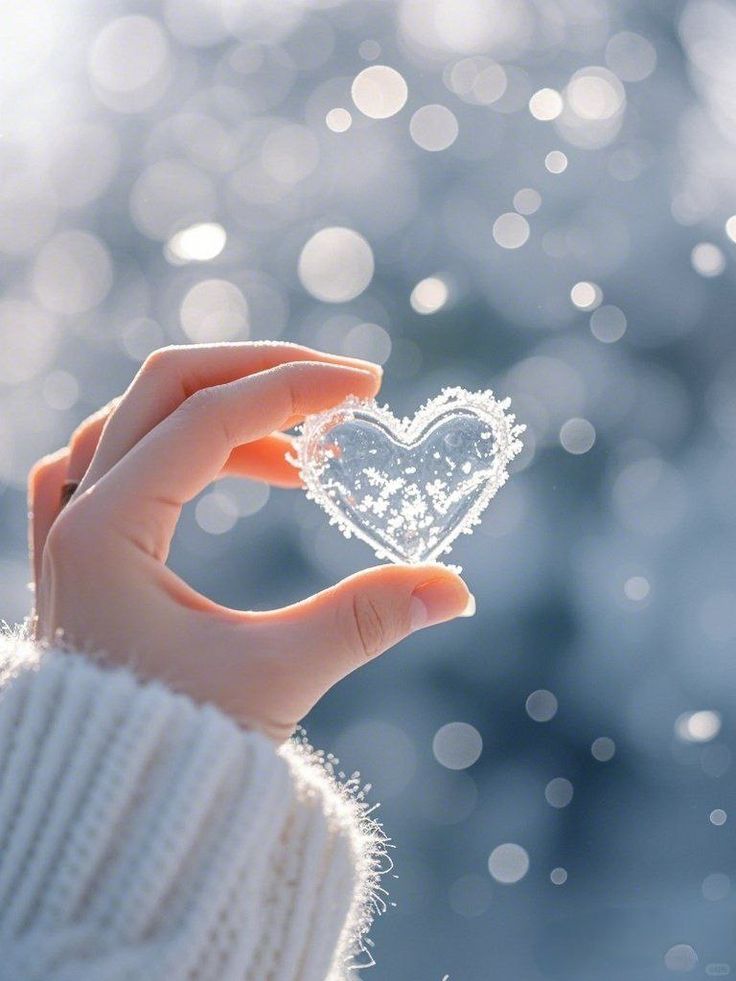 و أنت ترتب نفسك لـ تعيش في تلك الدنيا
لا تنسى أن تضع قلبك في مكان آمن📮
#اوصف__شعورك