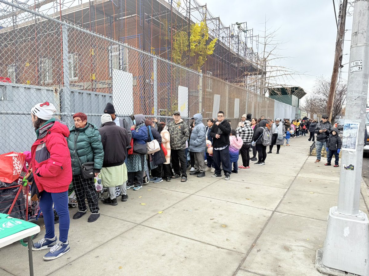 APAG Cares held its annual #Halal #Thanksgiving Food #Drive, distributing Halal #Turkeys, food packages &amp; Halal meals to the community. The response was overwhelming, hundreds of families received essential items for Thanksgiving.<a href="/ApagCares/">APAG Cares</a> 

Wishing everyone a #HappyThanksgiving