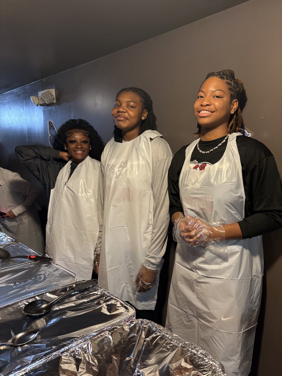 Your Lady Mustangs started their Thanksgiving Day serving a meal to those in need at the Mercy House/MAP Youth Navigation Center in Montgomery. We served alongside Larry Chapman, who hosted the tournament at MA this week.

Happy Thanksgiving from our family to yours!!