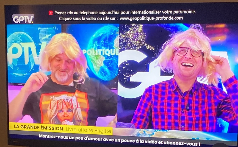 Très bonne émission 😂 <a href="/GPTVoff/">GÉOPOLITIQUE PROFONDE</a> 
 Le défi est  d’inonder la toile avec une photo affublé d’une perruque pour ressembler à qui vous savez. “Pour les emmerder” mais aussi pour évoquer le livre “Elle est menteur, mon cher Watson!”
 
Invité : Lionel Labosse (Brigittologue)