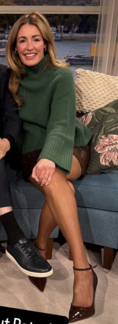 devioustrain's tweet image. Cat Deeley #blacktights ITV’s This Morning 27/11/25 at 10am