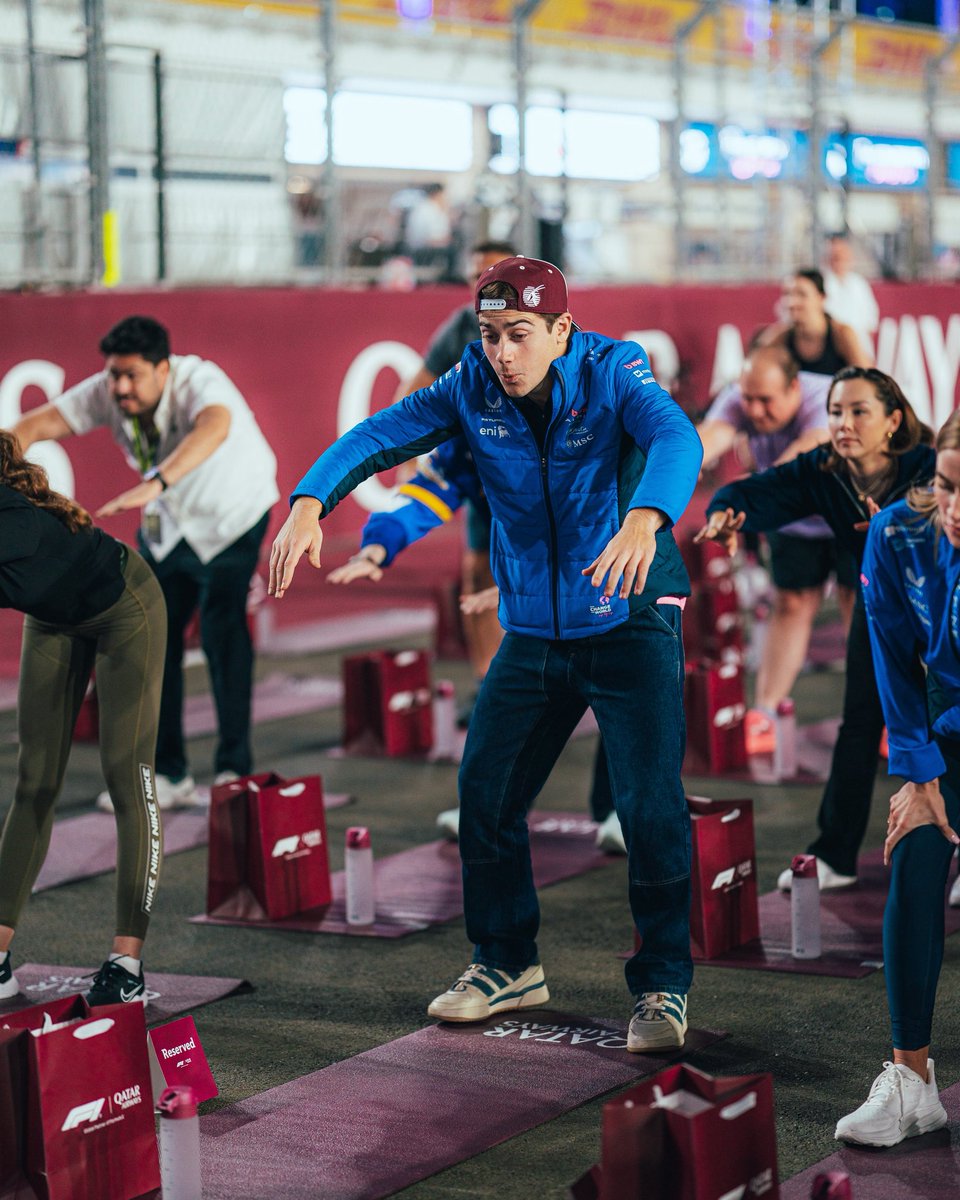 AlpineF1Team's tweet image. Not sure we can call this yoga… but it is 😂