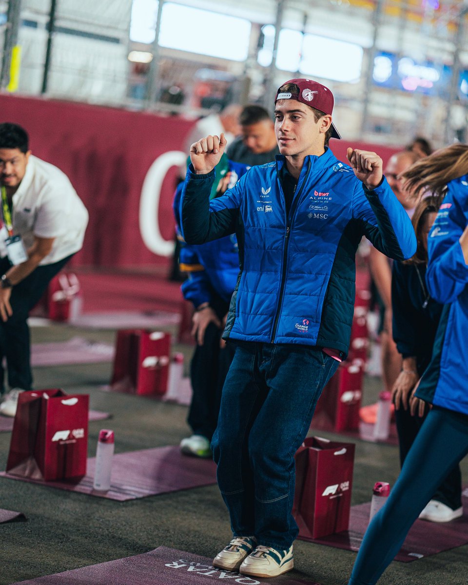 AlpineF1Team's tweet image. Not sure we can call this yoga… but it is 😂