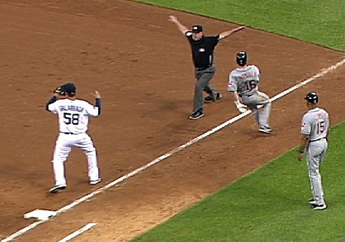 Miggysbat's tweet image. NFL refs at Ford Field today: