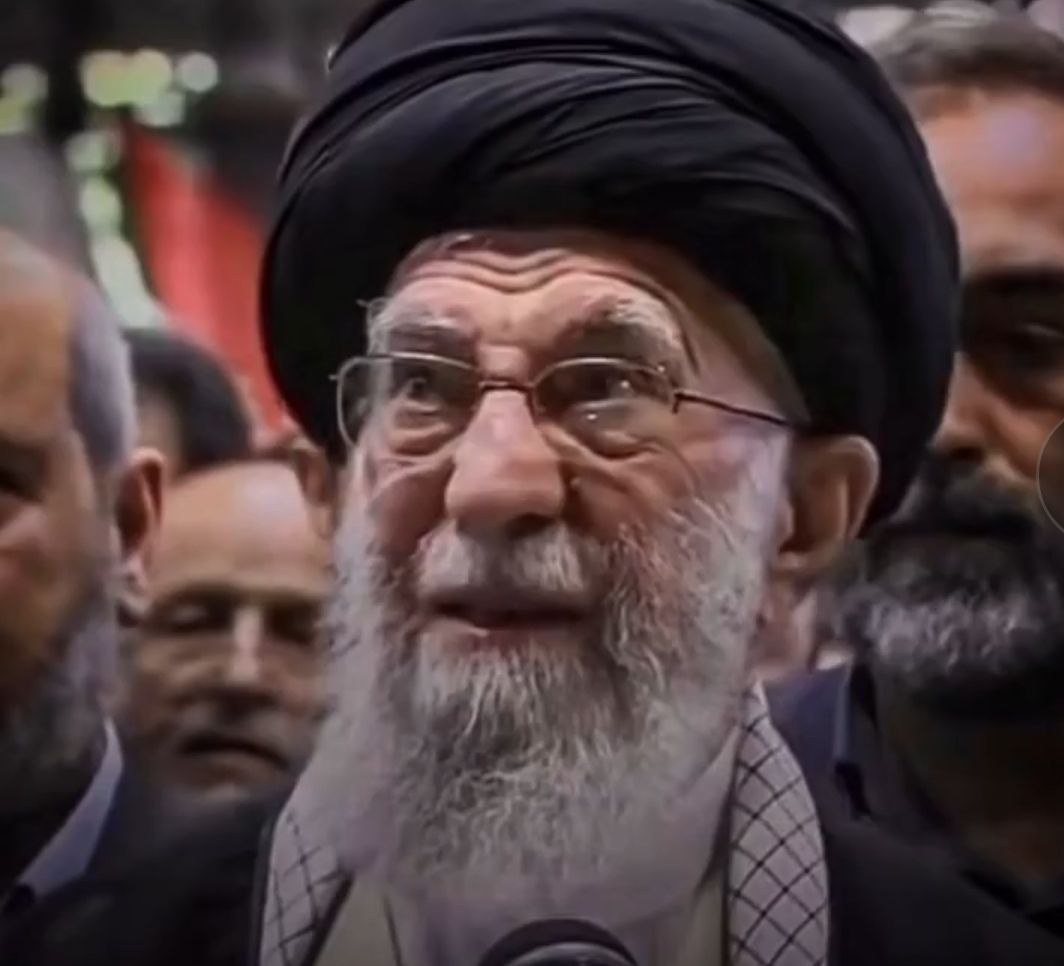 leonwolf_4's tweet image. خلاصه عرعرکردن‌های رهبر موشلمین عالم #موشعلی :
@Khamenei_fa
زرزرزرزرزرزرزرزر
قرقرقرقرقرقرقر
جرجرجرجرجرجر
ما پیروزیم.آمریکا رو به افوله.مردم ایران هم نان،آب،هوا،کار،درامد،امنیت،رفاه،آزادی ... ندارند.
شیعه همواره کونش بر شمشیر پیروز اس.
#به_خیابان_برگردیم