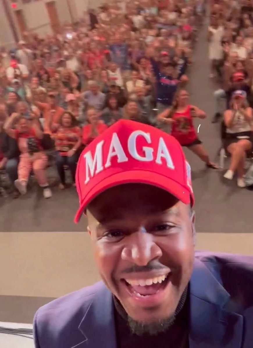 w_terrence's tweet image. I just want to say Happy Thanksgiving to everyone.

I’m truly thankful for every single one of you who follows me. I don’t take your love, your support, or your loyalty for granted — not for one second.

So many of you have adopted me over the years as your Facebook son, brother,…