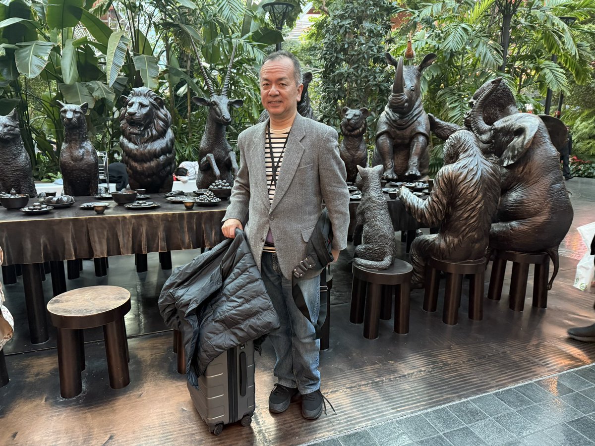 HIGASIDAI's tweet image. バルセロナへ向かう途中、カタールのドーハ空港にトランジットで立ち寄りました。
その、ゴージャスな雰囲気に圧倒されました。

#ドーハ・ハマド国際空港　#東大源