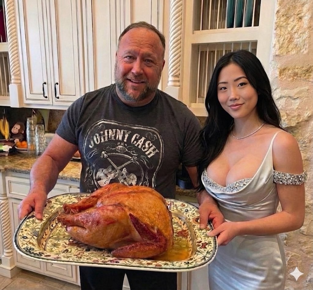 TiffanyFong's tweet image. Happy Thanksgiving Americans!