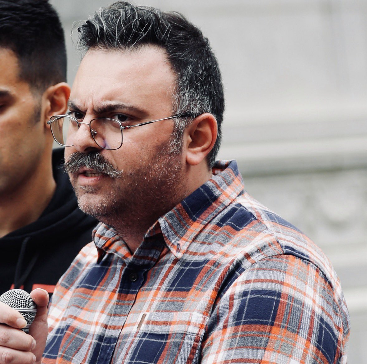 اشاره‌ای دوباره دربابِ تروریستی اعلام‌ شدنِ «تبلیغاتیِ » سپاه در کانادا و یک پی‌نوشتِ عجیب!
——

درسِ تجربه به ما نشان داده است که تروریستی اعلام کردن سپاه از سوی کشورهای مختلف، بازی تبلیغاتی بی‌معنایی بوده و هست که یگانه برآیندش تا به امروز، به نشانه‌گیریِ اهدافِ آسان و بی‌دلیل،