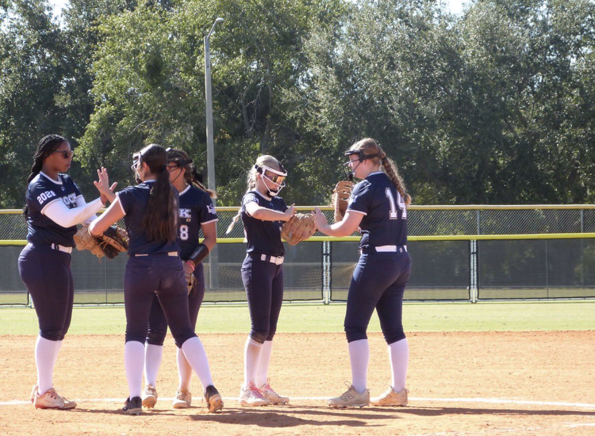RockGold_Walker's tweet photo. Happy thanksgiving! 🦃 Grateful for all the coaches and players that are constantly putting in work ❤️❤️

@OliviaAlvarez09 @LillyLarkin22 @AvaHorswood_28 @amayamarinez18 @jerseycolarelli  @oceannabaker @LucyKatz2028 @ZARAHLEE2028 @AlexaW2029 https://t.co/CJlvZUvmkn