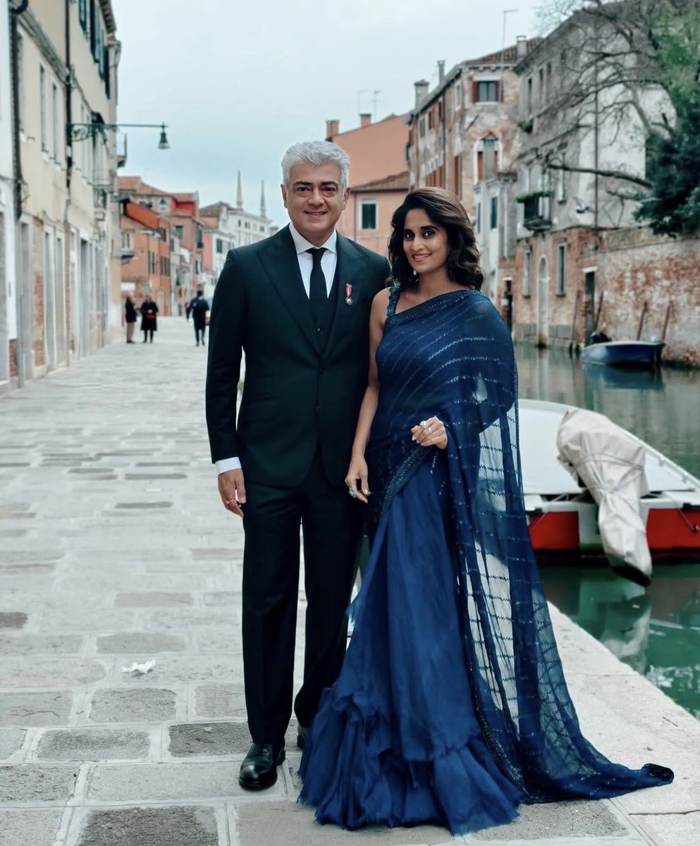 DoneChannel1's tweet image. Beautiful moments of Ajith Kumar and family in Venice - elegance, warmth, and pure love captured in every frame. 🇮🇹❤️ @Akracingoffl @SureshChandraa #gentlemandriver #ajithkumarracing #AjithKumar #ShaliniAjithKumar