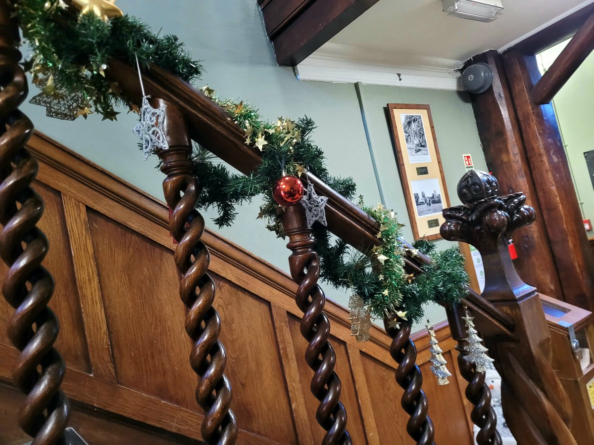 LillianKLogan1's tweet image. Christmas decorations in The Old Parsonage, Didsbury, Manchester.
#Christmas #ChristmasTree #Parsonage #Didsbury #Manchester