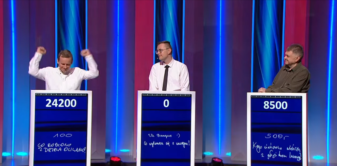 Piotr Łoboda – Arcymistrz VaBanque 🏆

Dziś, w jubileuszowym 1000. odcinku programu (trzecim odcinku Turnieju Arcymistrzów) przypieczętował swoje zwycięstwo. O wygranej decydowała łączna suma punktów ze wszystkich trzech odsłon.

Przebieg Turnieju:

1. odcinek: zwycięstwo Piotra