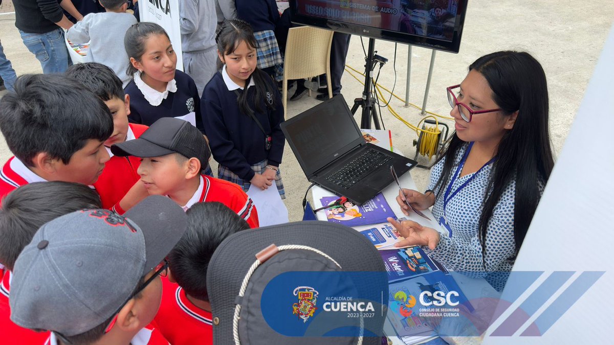 CSC_CUENCA's tweet image. Estuvimos presentes en la casa abierta de Cumbe con nuestro stand informativo, donde compartimos detalles sobre el funcionamiento de la Consola Violeta, promoviendo acciones de prevención, seguridad y la conmemoración del 25N, Día Internacional contra la Violencia hacia la Mujer.