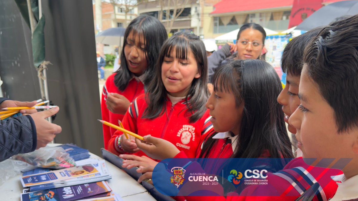 CSC_CUENCA's tweet image. Estuvimos presentes en la casa abierta de Cumbe con nuestro stand informativo, donde compartimos detalles sobre el funcionamiento de la Consola Violeta, promoviendo acciones de prevención, seguridad y la conmemoración del 25N, Día Internacional contra la Violencia hacia la Mujer.