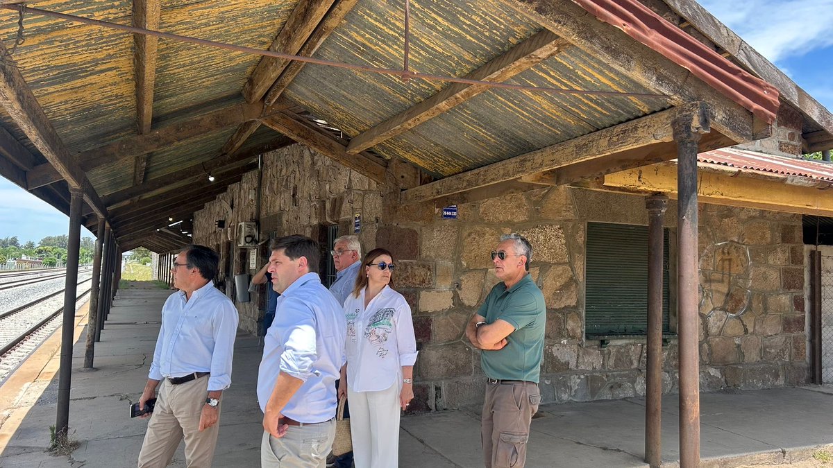 rbouvier10's tweet image. Junto al Intendente de Durazno @falgorta  @AnaHunter1968 y @salomiraldo2599 recorrimos instalaciones de Afe, con el propósito de darle valor al riquísimo patrimonio que merece un mejor destino.