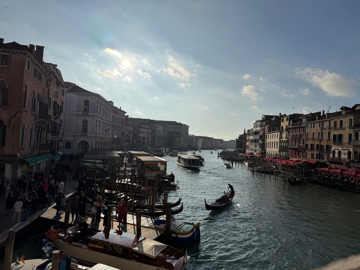 ViewConference's tweet image. #happythanksgivng 2025 from @ViewConference!

#viewconference2025
media.viewconference.it/view2025/

#gratitude #love #familyandfriends #animation #vfx #games #ai #cgi #film #art #realtime #vr #ar #xr #mr #virtualproduction #3d #generativeai #storytelling