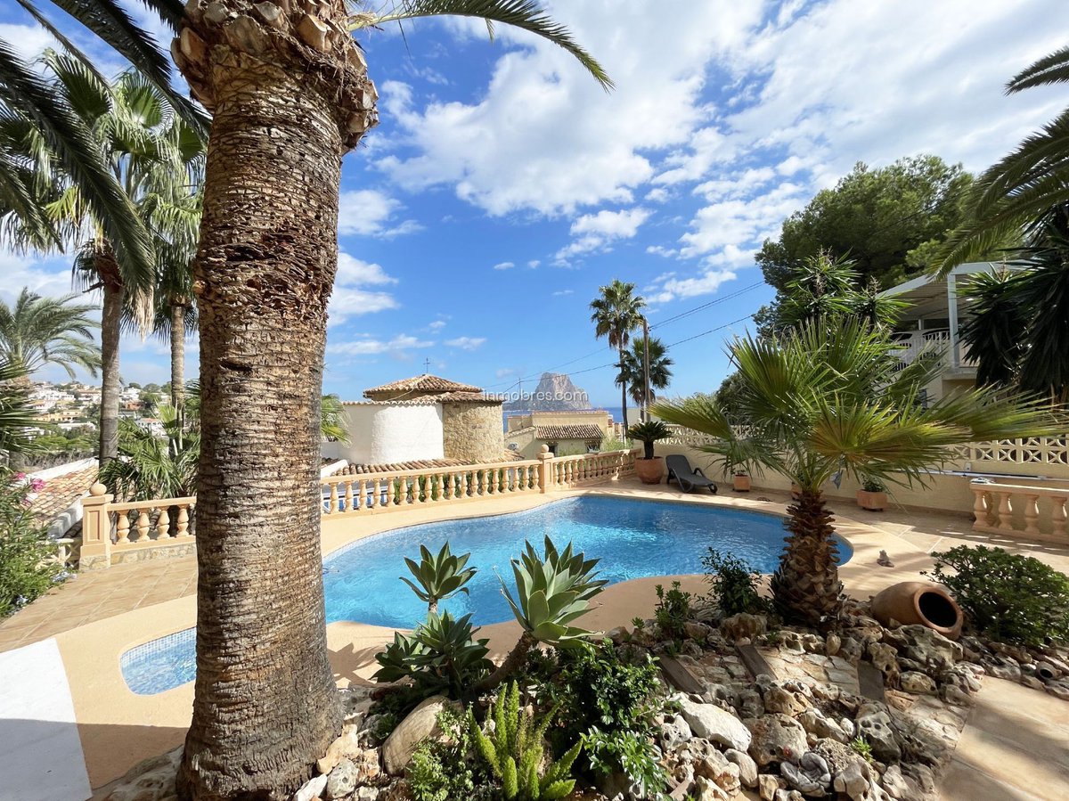 Inmobres's tweet image. Amplia villa con preciosas vistas al mar, ubicada en Maryvilla en📍Calpe
🛏5🛁4 🏊🅿️📣900.000€
🔎0674bres

🌐inmobres.com/es/casa-chalet…

#Calp #Calpe #Inmobres #CostaBlanca #Villa #Inmobiliaria #RealEstate