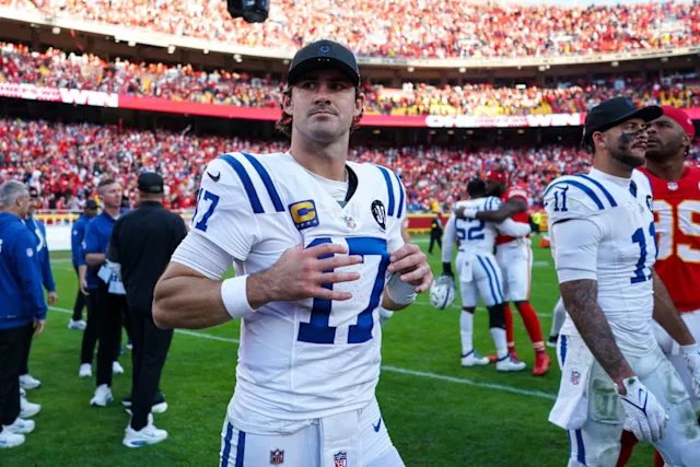 SleeperColts's tweet image. Already dealing with a lower leg injury, Daniel Jones has now reportedly fractured his fibula, per @RapSheet