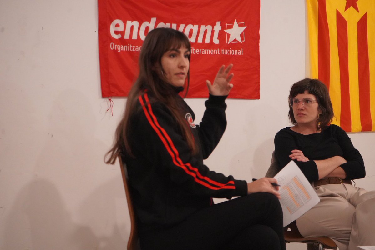 Endavant_OSAN's tweet image. 🗣️Com pot el feminisme ser un antídot contra l’extrema dreta? 

Ple a @latafaneratrs per seguir pensant i construint un feminisme a l’ofensiva amb @JordinaArnau i Carme Vivancos

“Que la desesperança no ens paralitzi perquè tenim molt més poder del que ens sembla” #UnPasEndavant