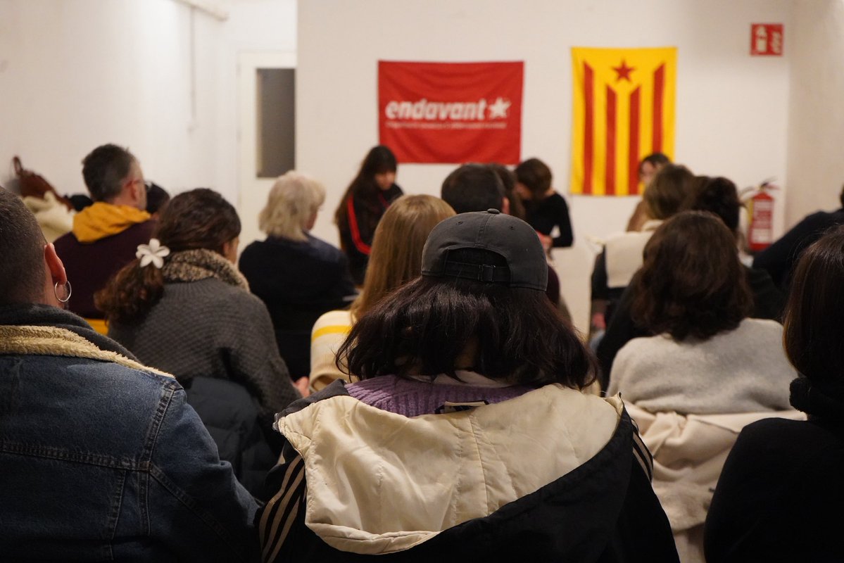 Endavant_OSAN's tweet image. 🗣️Com pot el feminisme ser un antídot contra l’extrema dreta? 

Ple a @latafaneratrs per seguir pensant i construint un feminisme a l’ofensiva amb @JordinaArnau i Carme Vivancos

“Que la desesperança no ens paralitzi perquè tenim molt més poder del que ens sembla” #UnPasEndavant