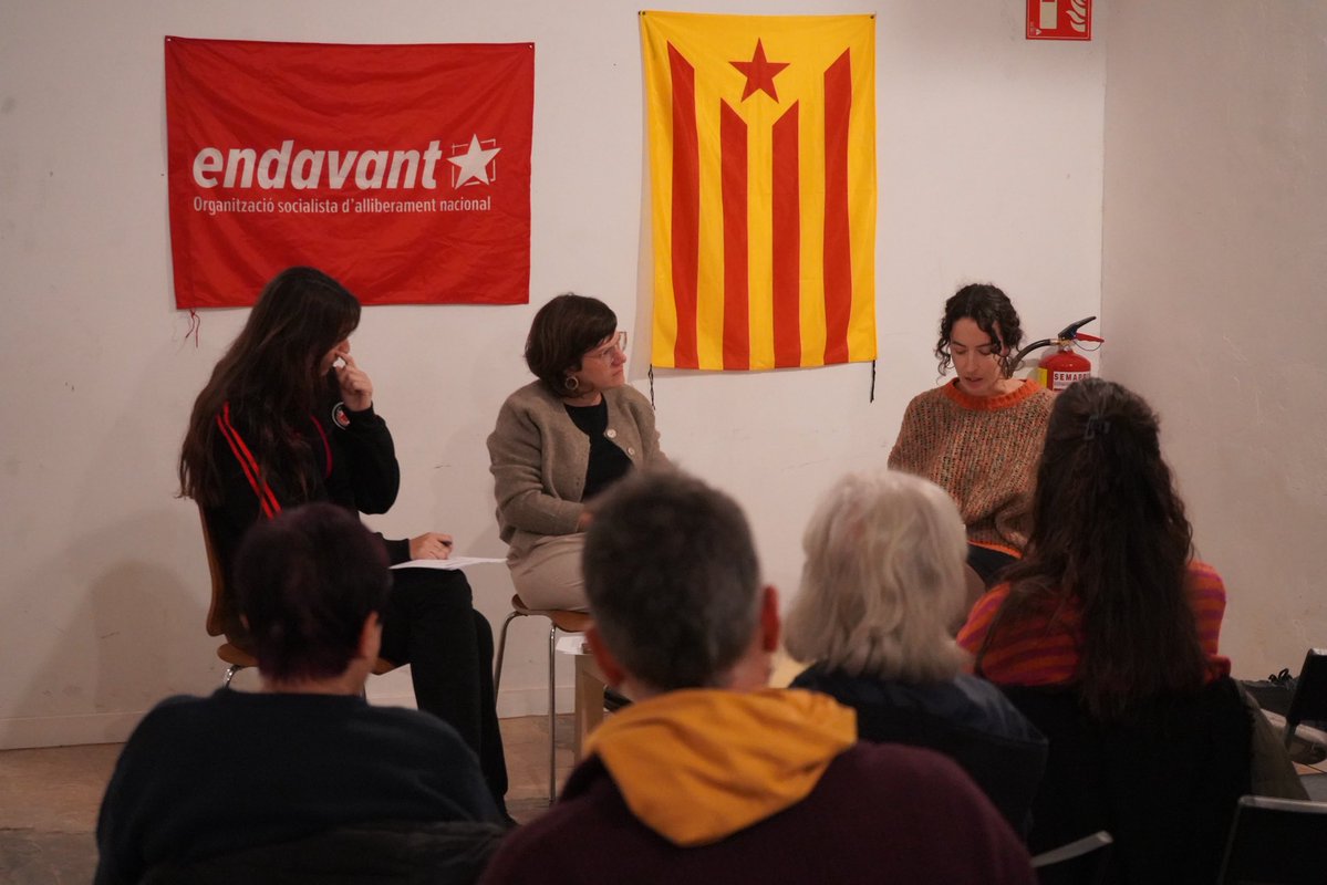 Endavant_OSAN's tweet image. 🗣️Com pot el feminisme ser un antídot contra l’extrema dreta? 

Ple a @latafaneratrs per seguir pensant i construint un feminisme a l’ofensiva amb @JordinaArnau i Carme Vivancos

“Que la desesperança no ens paralitzi perquè tenim molt més poder del que ens sembla” #UnPasEndavant