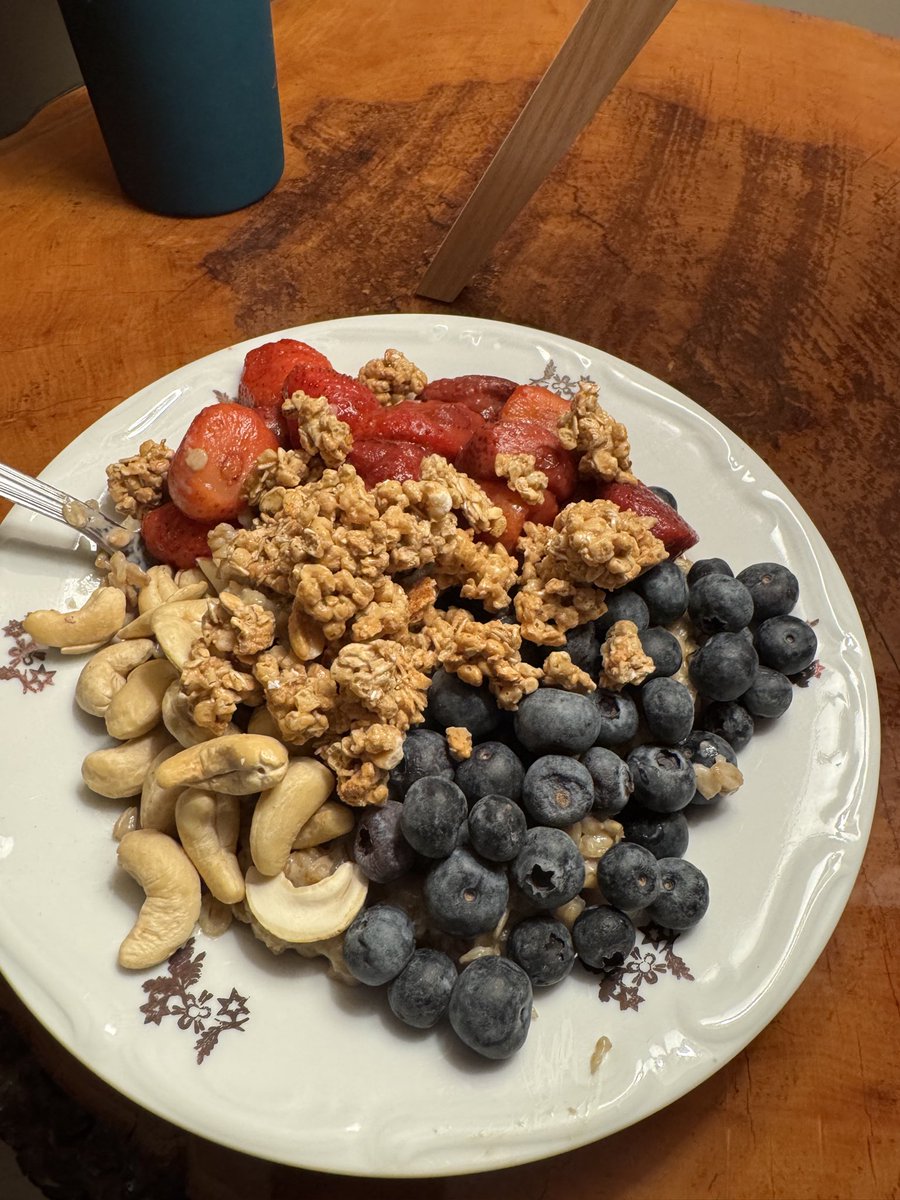 code_luk's tweet image. I”m building in public 🥳

I feel okay if I’m eating carbs at night 

3h before sleep

Yes, I’m sleeping well after this meal

Every 6am I’m doing marketing