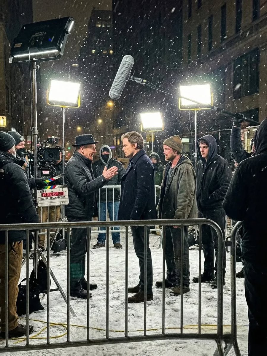 Scarfalajme's tweet image. خلف الكواليس الموسم الثاني من Dexter: Resurrection بتواجد مايكل سي هول وبراين كرانستون