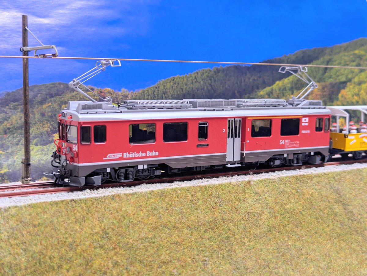 当社のABe4/4Ⅲも久しぶりに出してみたらHakone号でした #BEMO #RhB