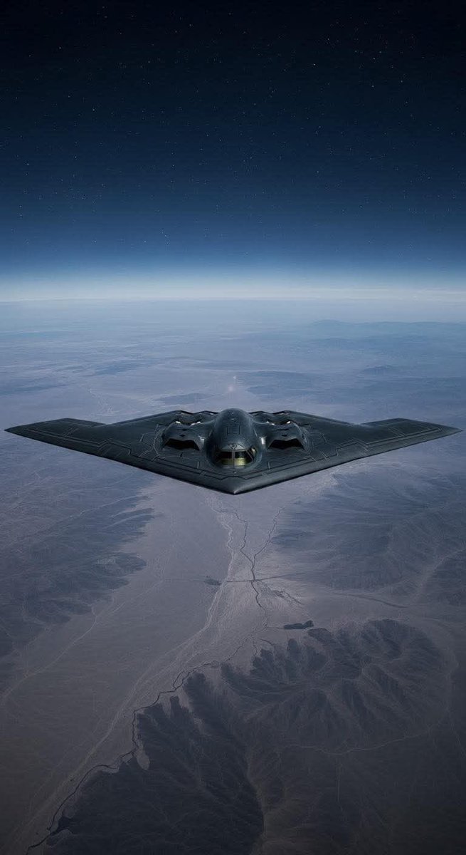 LumeScape_'s tweet image. Above the clouds ☁️ 
#iOS26 #Wallpapers