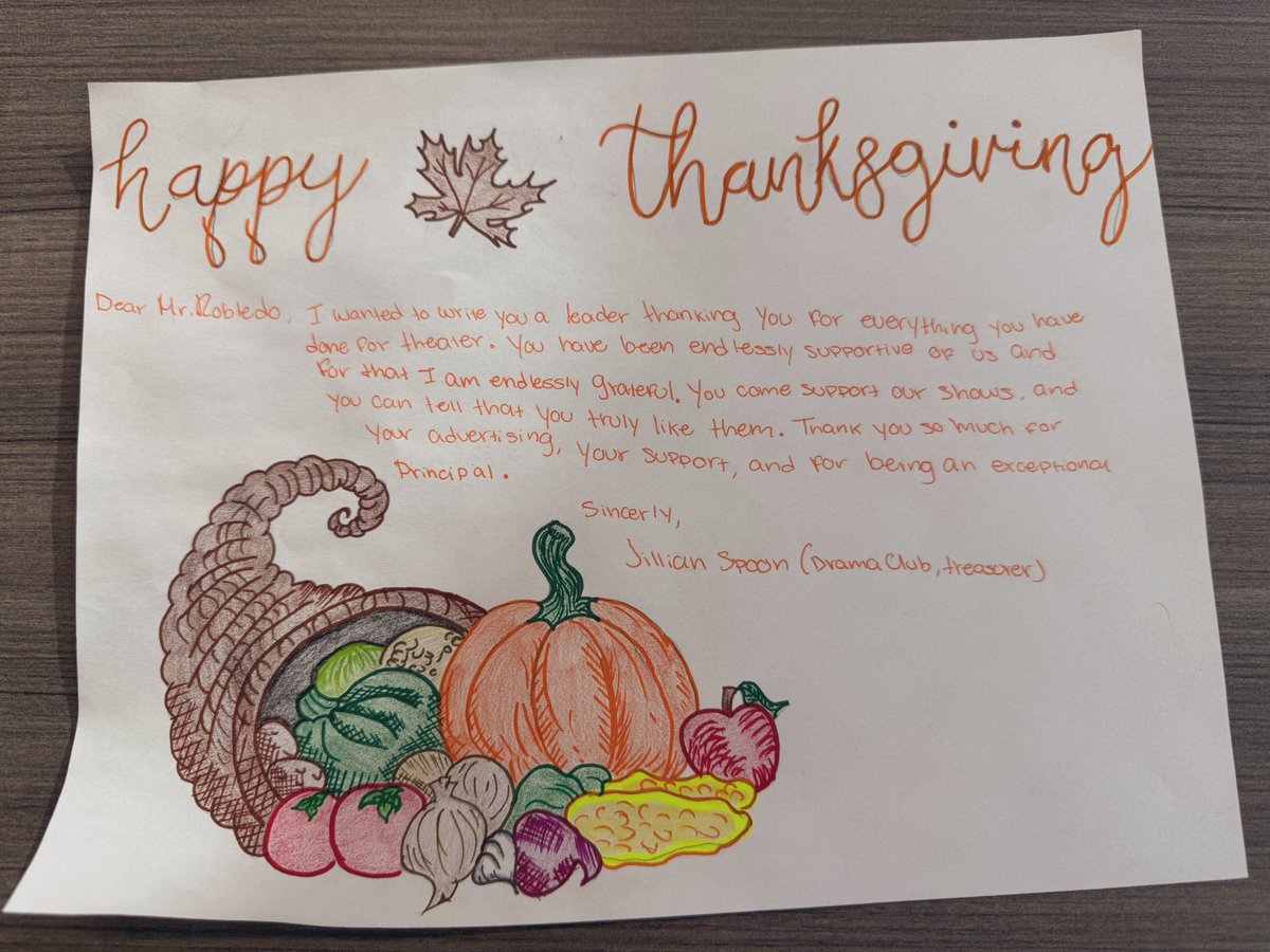 RobRobledoEHS's tweet image. Truly Thankful for the Very Best Students and Colleagues in the World! 

El Paso’s Finest @EastwoodHQ 💛💙

And, Shoutout to Our Drama Club Treasurer, Jillian. I Loved the Card :-)
#HappyThanksgiving2025 🦃🍗