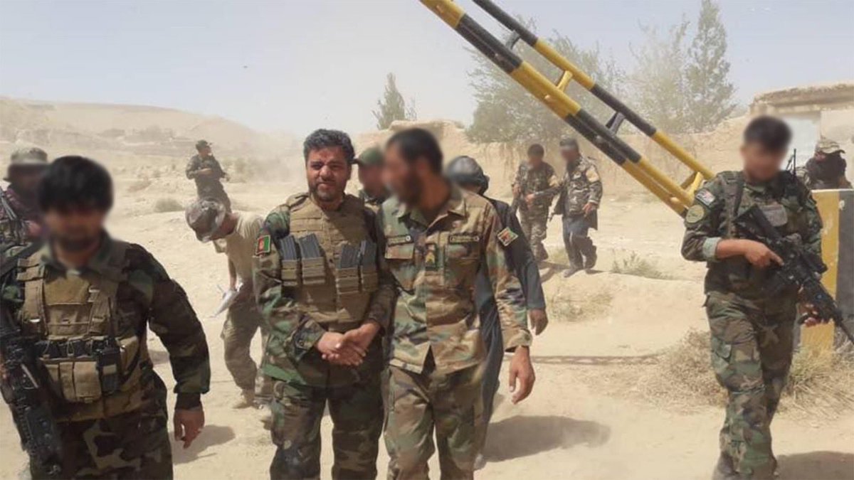 آقای اشرف غنی! 
شما در حالی از آینده افغانستان حرف می‌زنید که نخستین مسئولیت‌تان در گذشتۀ نزدیک، حفاظت از قانون اساسی جمهوری اسلامی افغانستان بود. برای انجام این وظیفه دوبار دست روی کلام‌الله پاک‌ گذاشته و سوگند یاد کردید. آیا به آن سوگند و آن مسئولیت پای‌بند و متعهد باقی ماندید؟