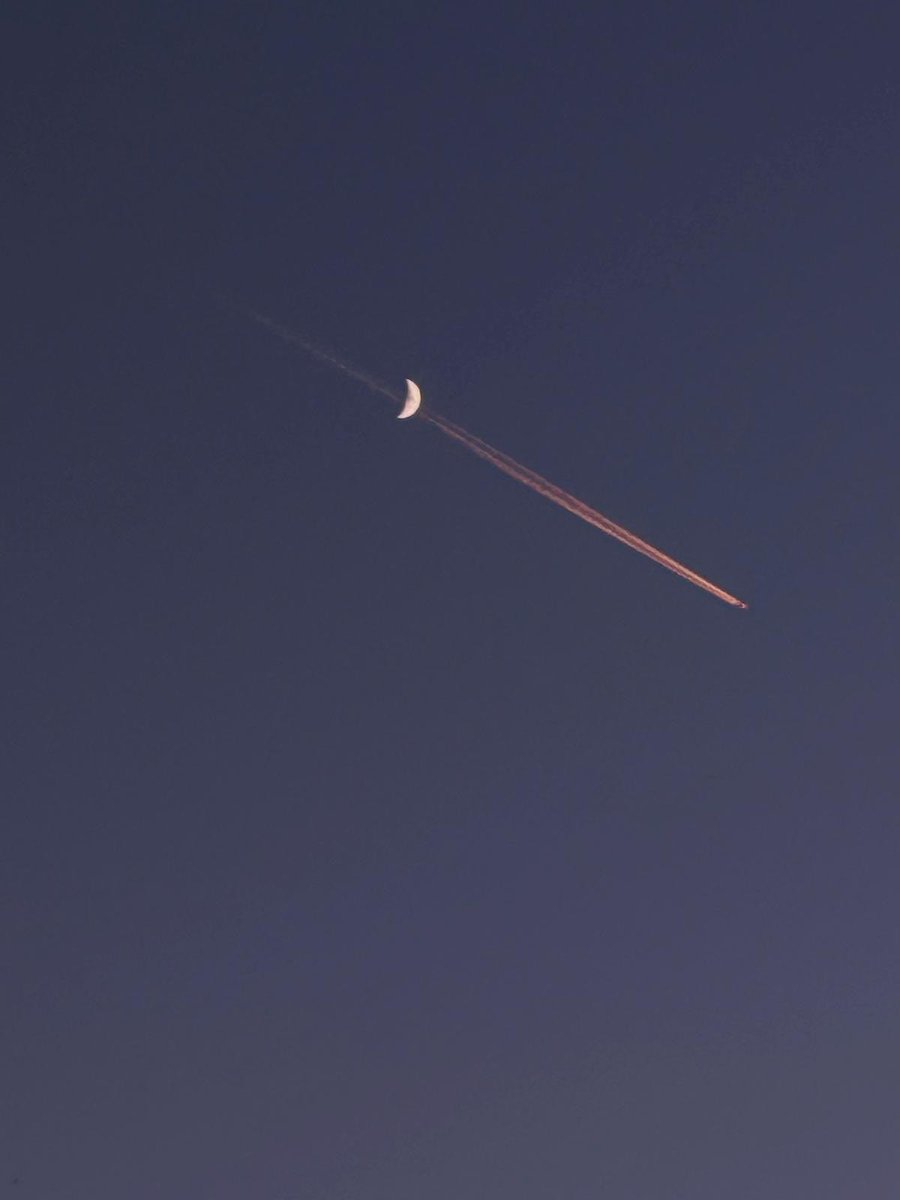 Me manda esta imagen mi amiga <a href="/astefanoniok/">Andrea Stefanoni</a> . 

Dice que le dice el cielo
que mañana empieza todo.