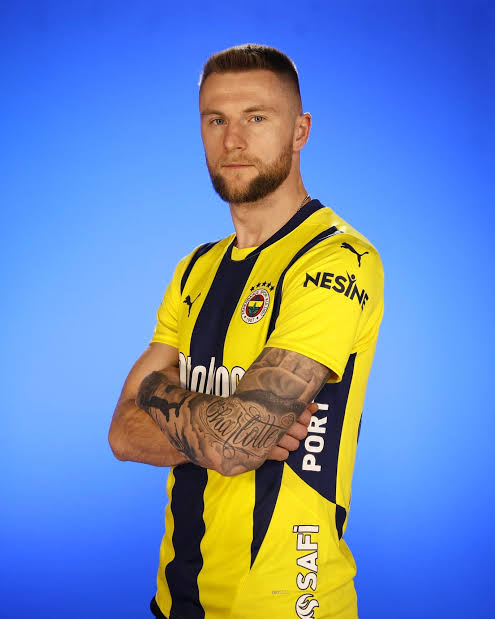 Derbide bu üçkağıtçıya dikkat edelim bomboş pozisyonda yere atıyor kendini
#FBvFTC