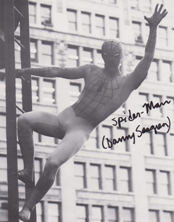 🚨Danny Seagren, o primeiro ator a interpretar o Homem-Aranha em uma produção live-action: 'SPIDEY SUPER STORIES', infelizmente veio a falecer aos 81 anos.

Desejamos forças para a família, e agradecemos eternamente por ele ter iniciado esse legado espetacular 🖤
•  
.