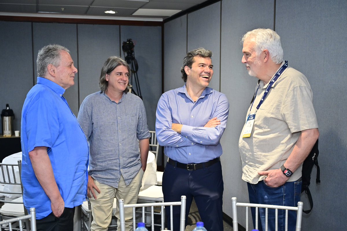 Colombia tiene todo para convertirse en un país conectado, competitivo y posible. Aquí en Cartagena se siente esa energía: la de los que sueñan un país que se construye con rigor y esperanza.

Estamos en el XXII Congreso Nacional de Infraestructura convencidos de algo simple pero