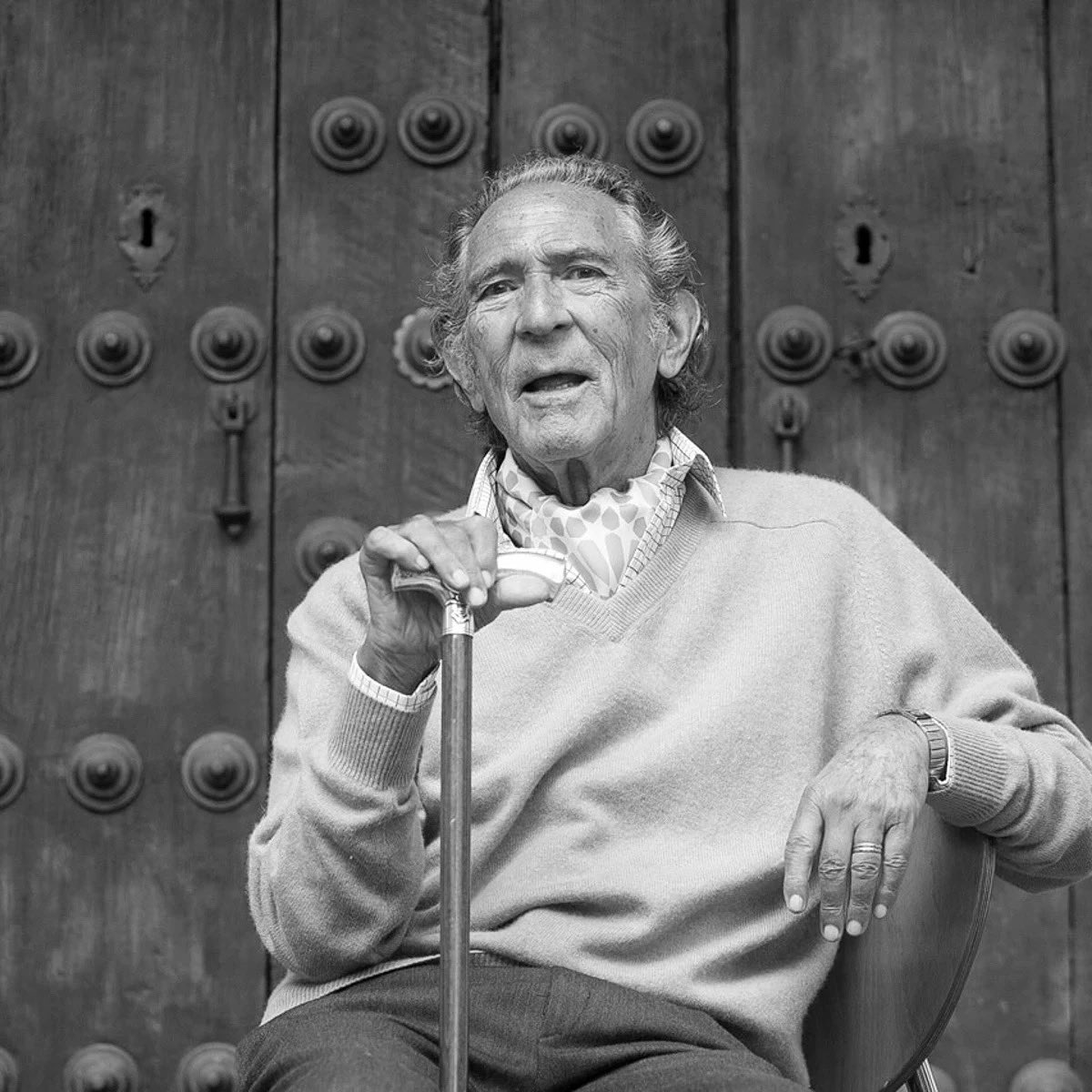 "Ya nunca más diré: «Todo termina», sino: «Sonríe, alma, y comencemos.»
En nuevas manos pongo nuevos remos y nuevas torres se alzan de la ruina".

Antonio Gala