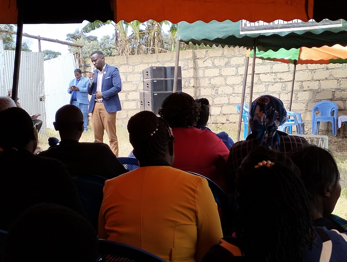 officialteamck7's tweet image. This week on Tuesday, Our Incoming Kikuyu @ClarenceKaguora (CK7) went to console the family and friends of the late Jane in Mugumo-ini, Nachu Ward.

#thekikuyump
#clarencekaguora
#caringforthecommunity
#CommunitySupport
#community