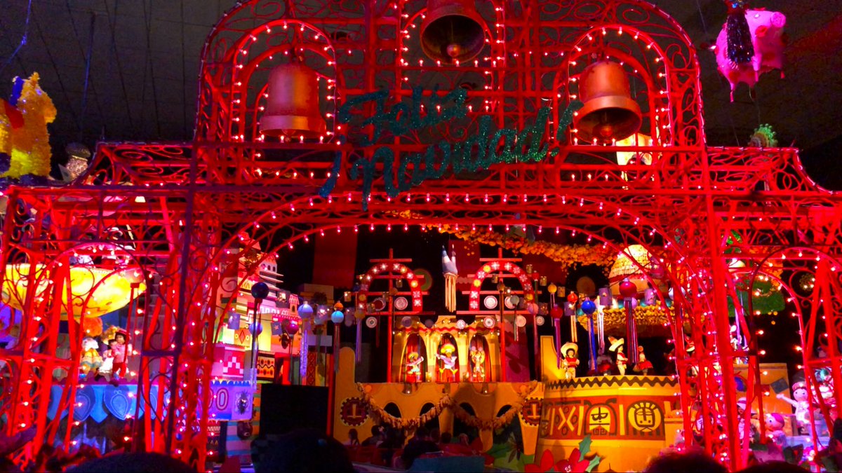 beagleworld3's tweet photo. Greetings from It's a Small World! Wishing Everyone a magical season of joy, peace and good will ❤️💚🥰
#Thankmas #Disneyland https://t.co/EB56e5O2nU