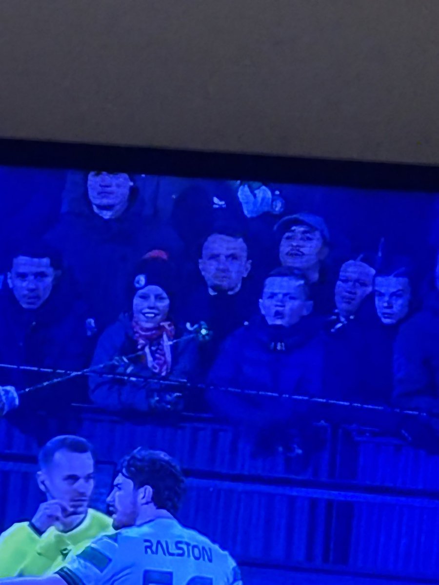 landmijn_john's tweet image. Sta je dan als volwassen man😂😂 #feycel #feyenoord