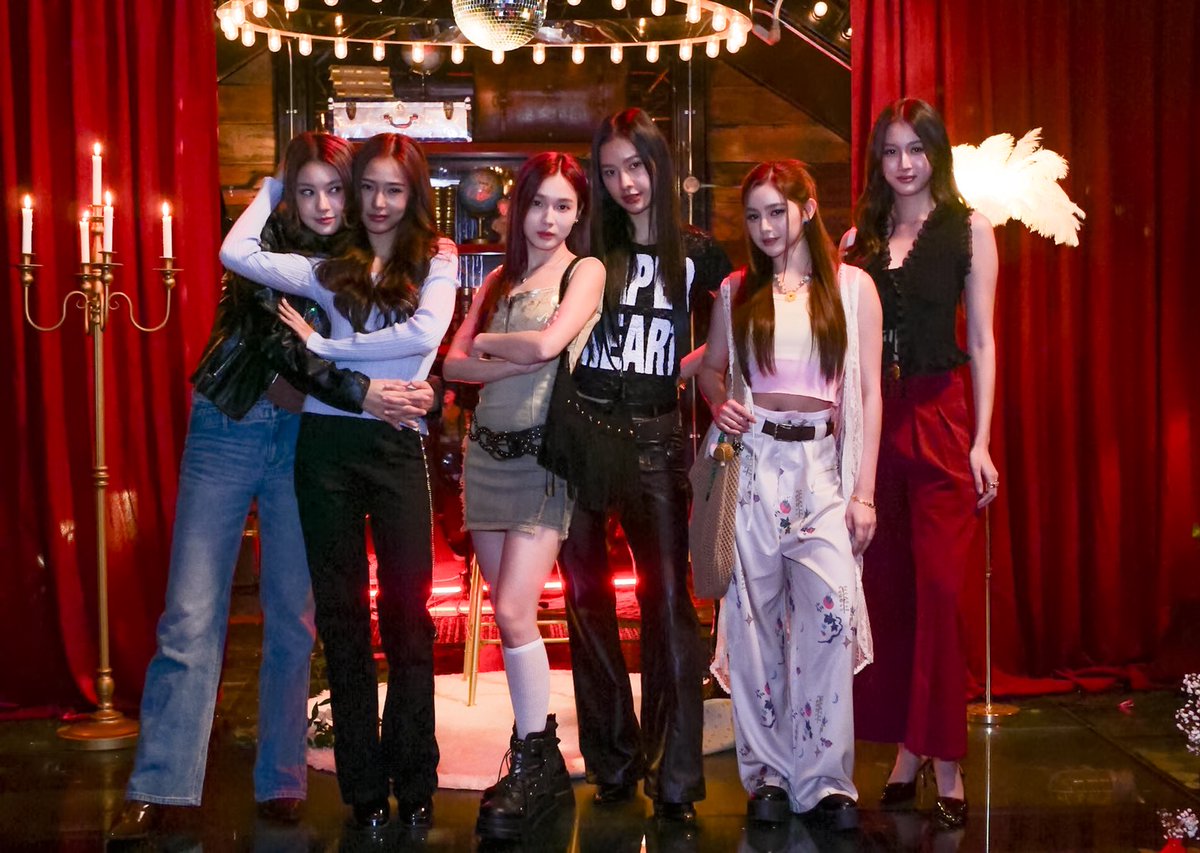 BLGLinframe's tweet image. Imágenes📸

De #MilkLove #NamtanFilm y #ViewMim durante el rodaje de #GirlRulesSeries la nueva serie GL de GMM se estrenará el año que viene

Muero por ver está serie😍