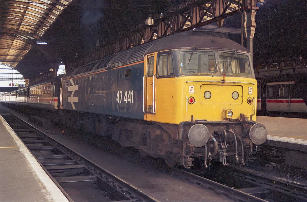 beeranddiesels's tweet image. Large logo liveried 47441 stands on the stops at Paddington after arriving with an Intercity service in August 1991. This loco was withdrawn in December 1992 and cut up in June 1997. #Class47 #Intercity #Paddington
